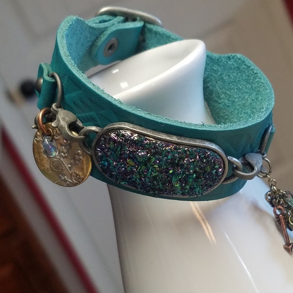 🍭Turquoise Leather Cuff🍭 - Picture 5 of 6